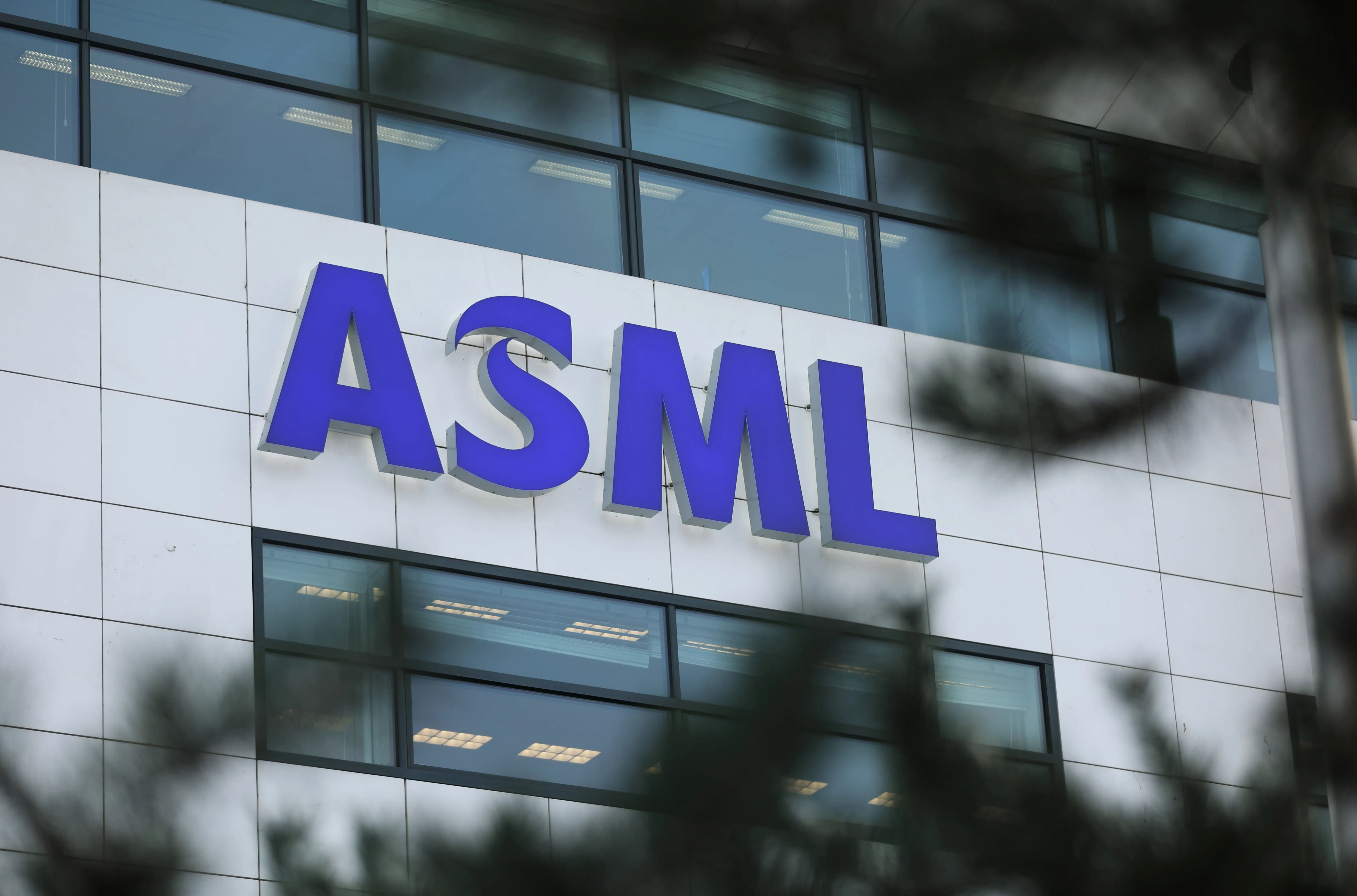 ASML.jpg